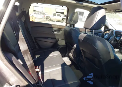 2021 Nissan Rogue Sv z USA, uszkodzony, nr VIN 5N1AT3BA9MC796539